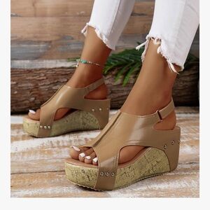 Stylish Wedge Sandals in Caramel